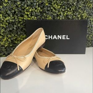 CHANEL Beige/Black CC Logo Cap Toe Ballerina Flat